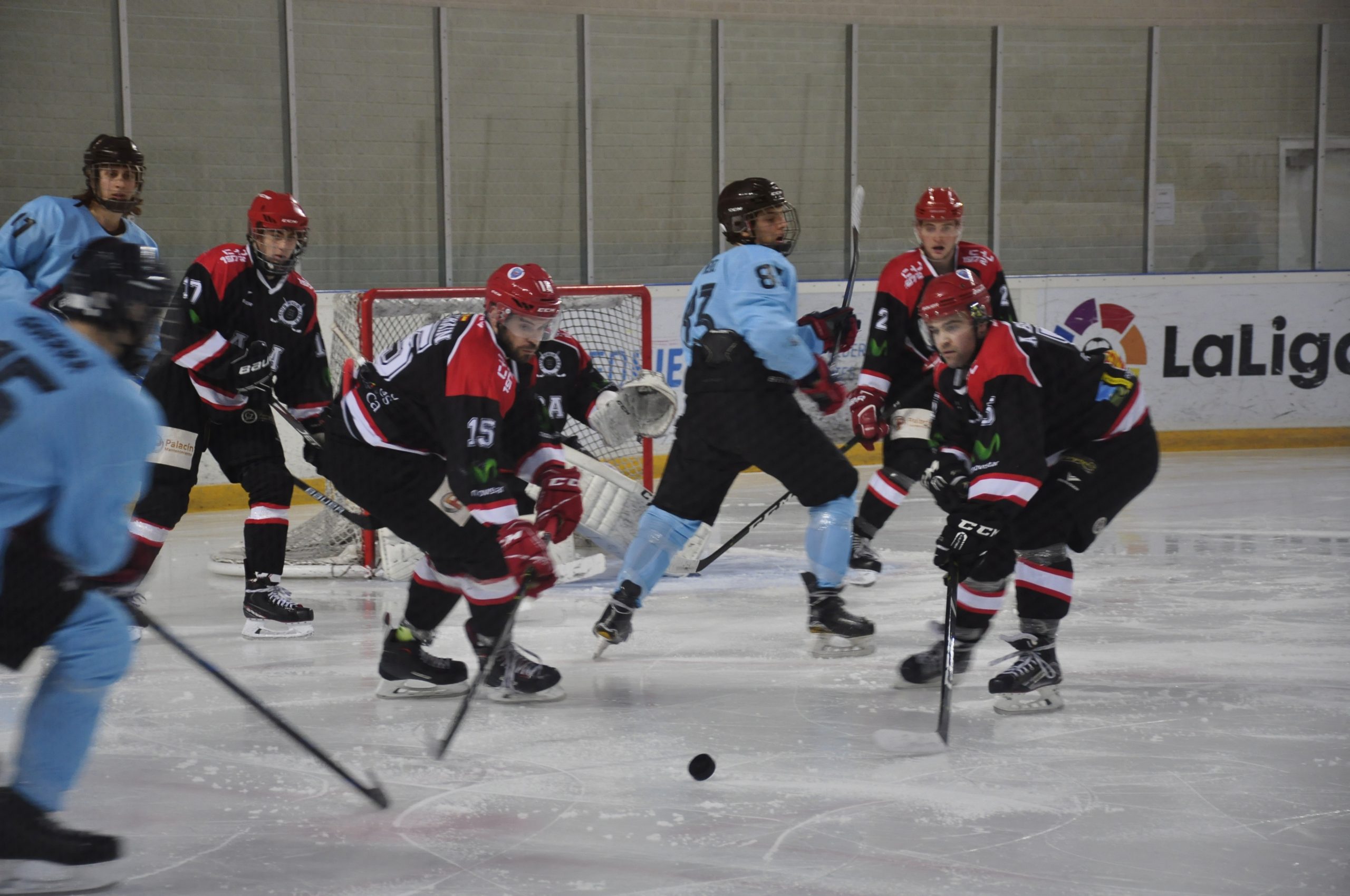 Arranca la semifinal liguera entre el Club Hielo Jaca y el Barça