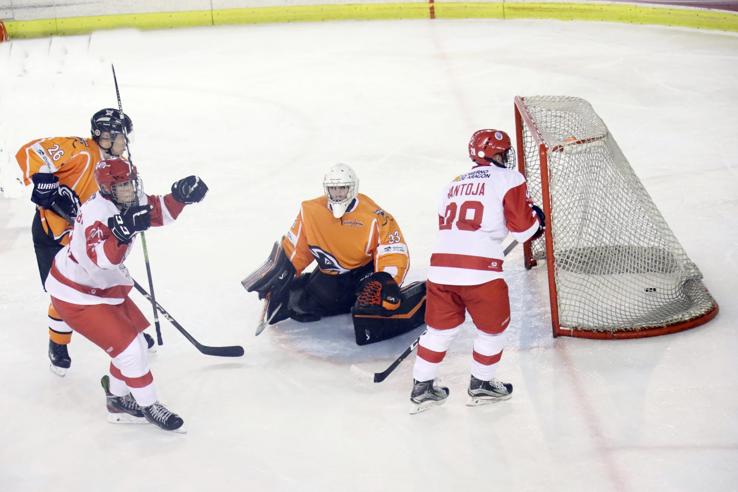 Amplias victorias del Club Hielo Jaca sobre el Milenio Panthers y el Valkyrias de Granada