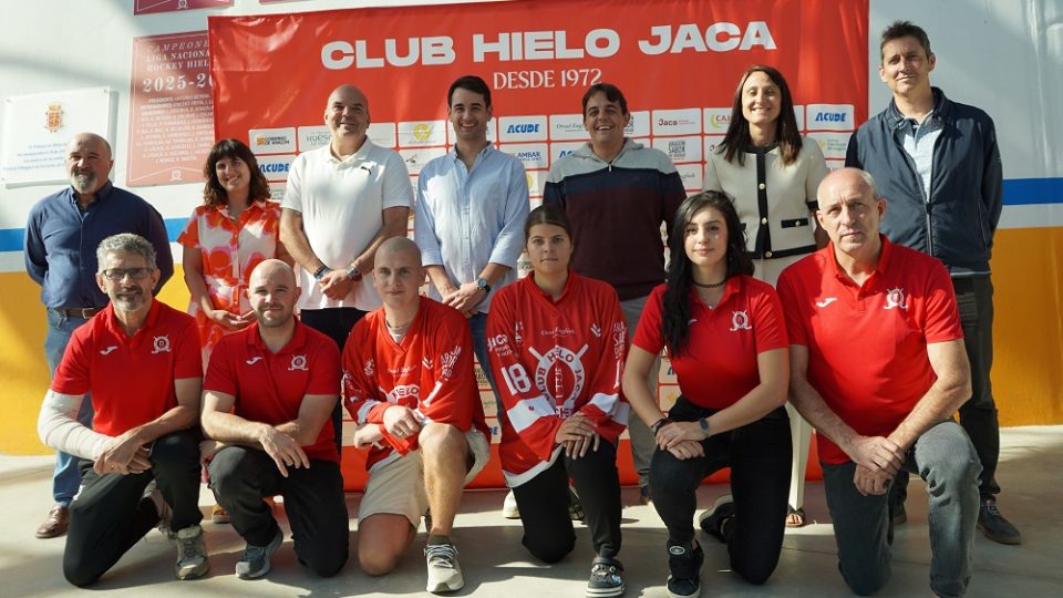 Puesta de largo del Club Hielo Jaca ante una temporada con grandes desafíos