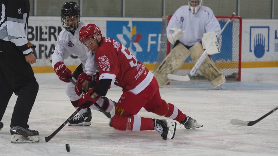 Festival de goles para el Club Hielo Jaca, que defiende su feudo y no da opción al CH Madrid