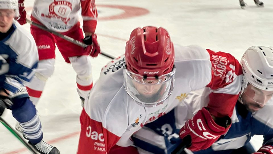 Pleno de victorias para el Club Hielo Jaca con los tres puntos contra el Txuri y goleada del femenino en casa