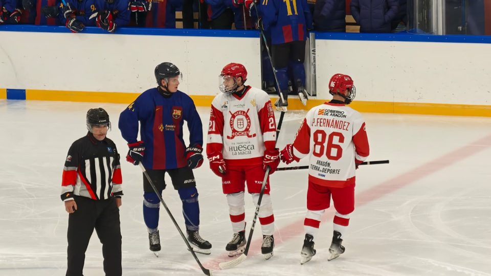 El Club Hielo Jaca asalta la nueva pista del Barça sin dar opción al rival